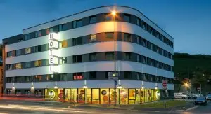 Außenansicht des B&B-Hotel Würzburg