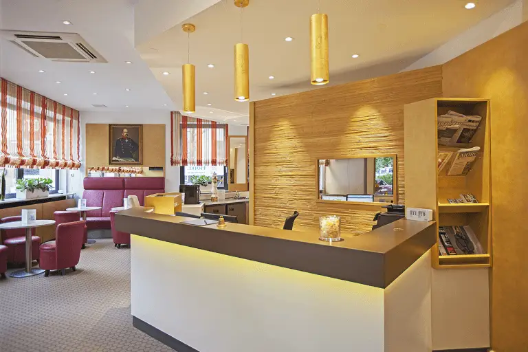 Empfangstresen des Bismarck Hotels Mannheim