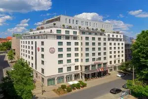 Außenansicht des Carlton Hotels