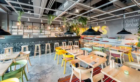 Theke und Bestuhlung im Restaurant Dachgarten