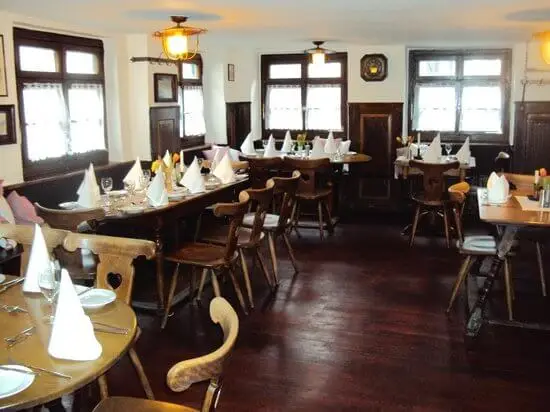 Innenansicht in den Gastraum des Restaurants Zur Forelle