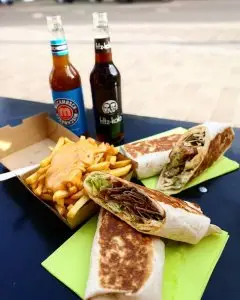 Wraps, Pommes und Getränke des Frida Imbisses in Würzburg