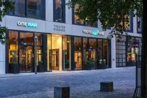Außenansicht des Motel One Leipzig