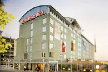 Außenansicht des Mövenpick-Hotels