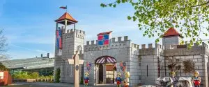 Außenansicht des Playmobil-Lands bei Nürnberg