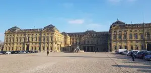 Die Würzburger Residenz mit Frankoniabrunnen