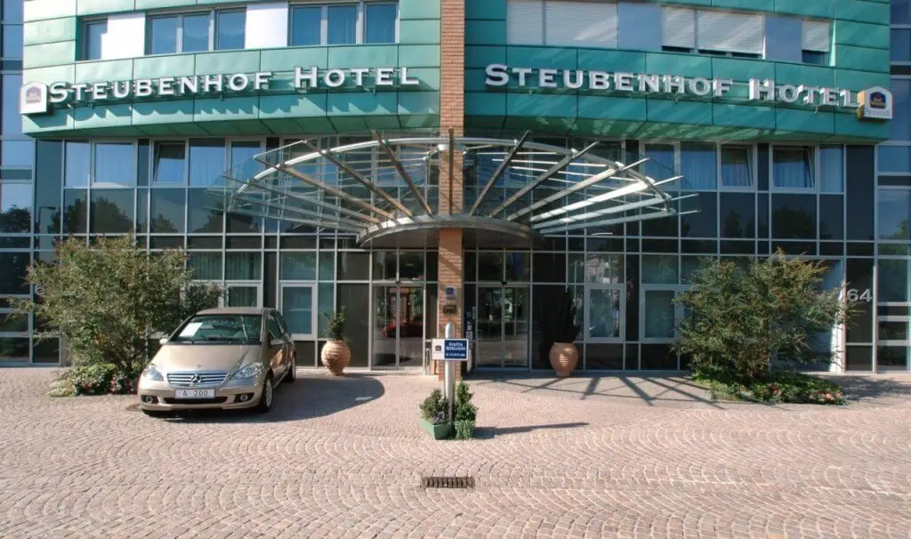 Außenansicht auf die Fassade des Hotel Steubenhof