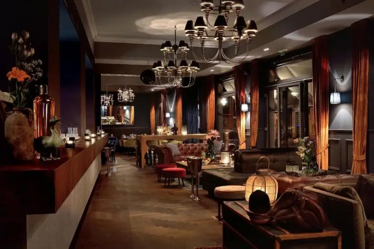 dunkles Ambiente im Innenbereich des Restaurant Syte