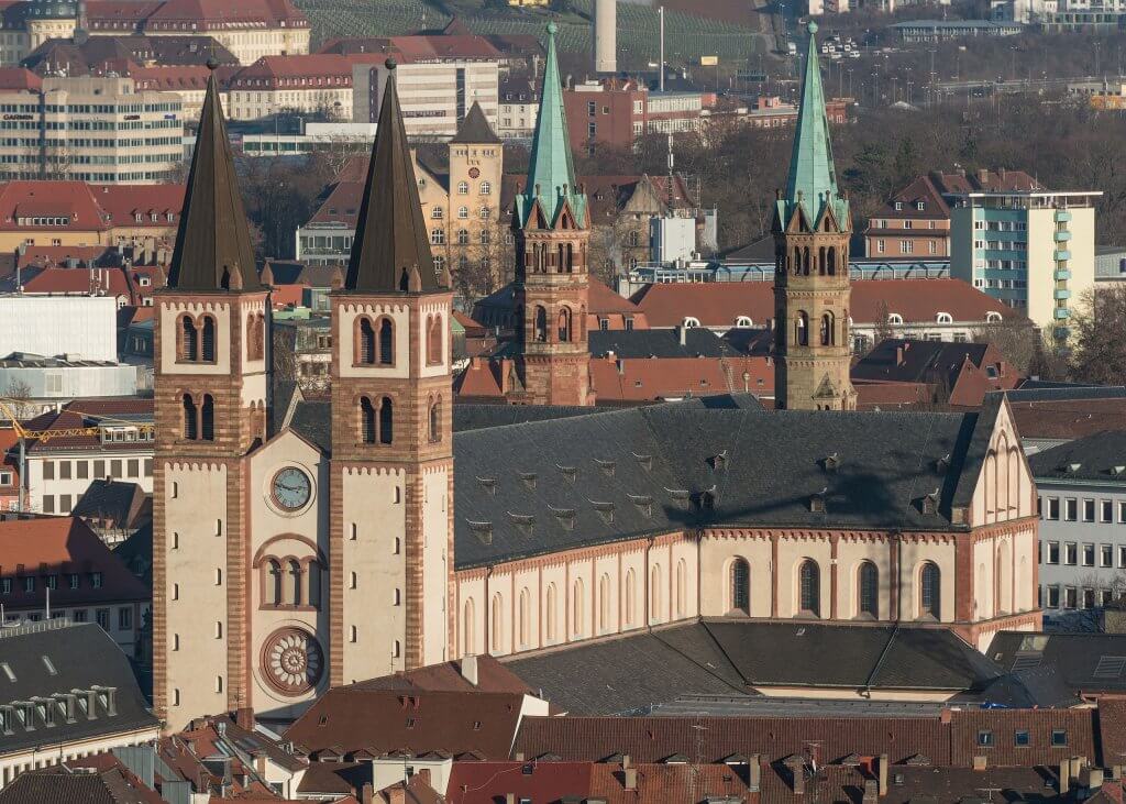 Blick auf den Würzburger Dom aus der Vogelperspektive