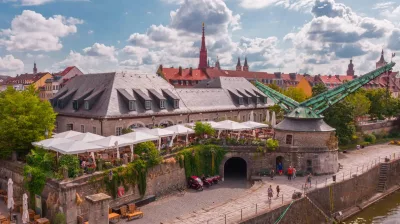 Blick auf die L'Ocanda am alten Kranen aus der Vogelperspektive