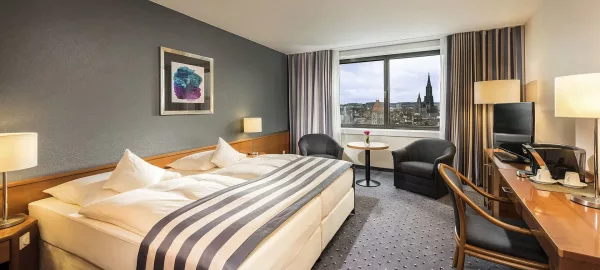 Doppelzimmer im Maritim Hotel Ulm mit Blick auf das Ulmer Münster